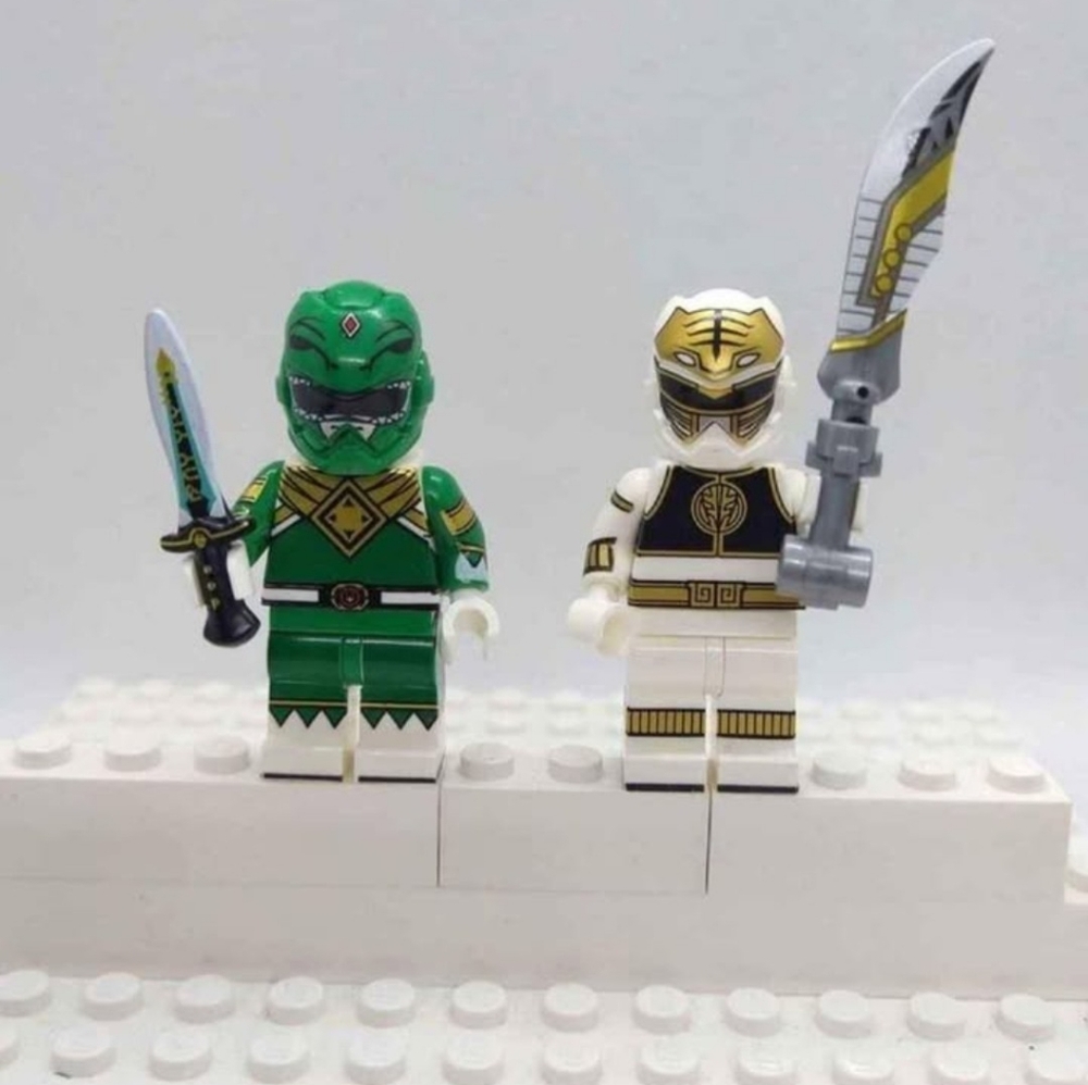 Green and White Power Ranger minifigures
